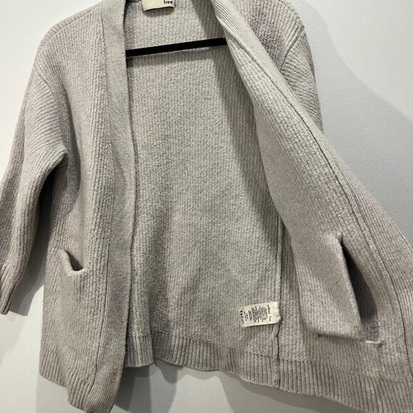 Aritzia Wilfred Free 100% Merino Wool Oatmeal Plunge Rib Knit Slim Fit Cardigan - Picture 4 of 9